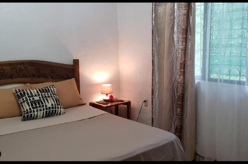 Дом 1 Спальня, Hostal Cecilia