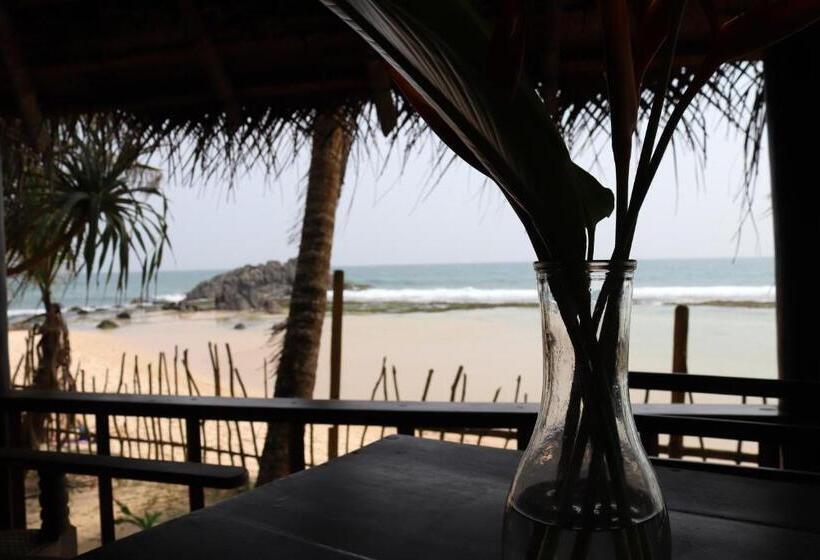 Standard Bungalow, Galawatta Beach Resort
