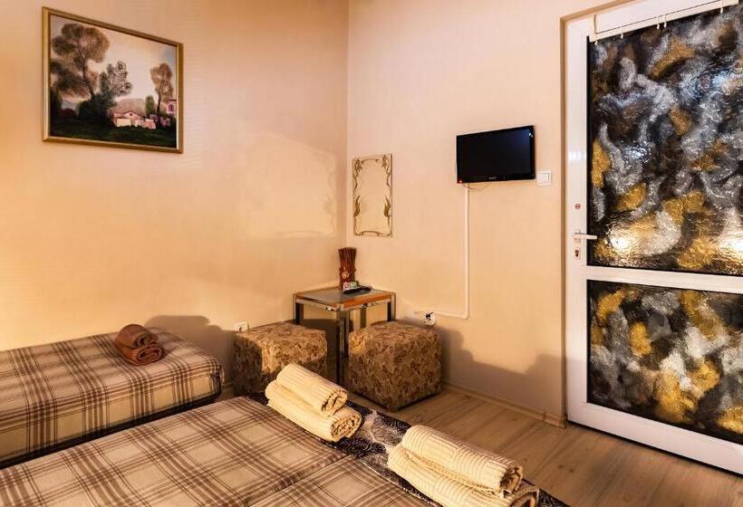 4인용 스탠다드 룸, Residence Art Guest House