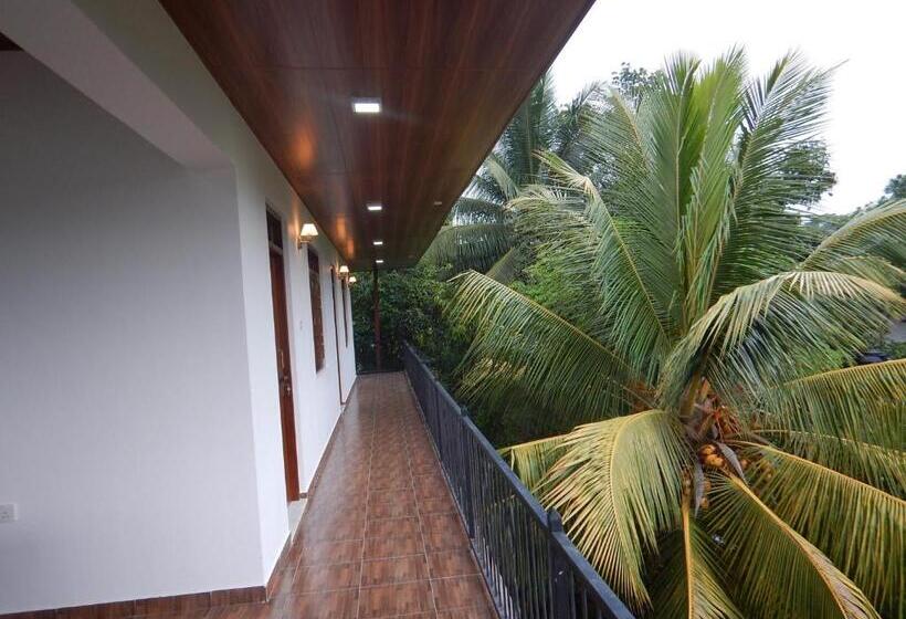 اتاق خانوادگی, Suwani Pinnawala Homestay