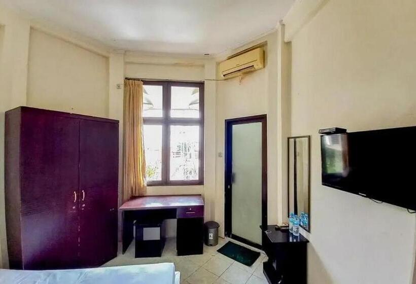 Номер Economy, Graha Ara Homestay Syariah Rsud Dr Soetomo Surabaya Mitra Reddoorz