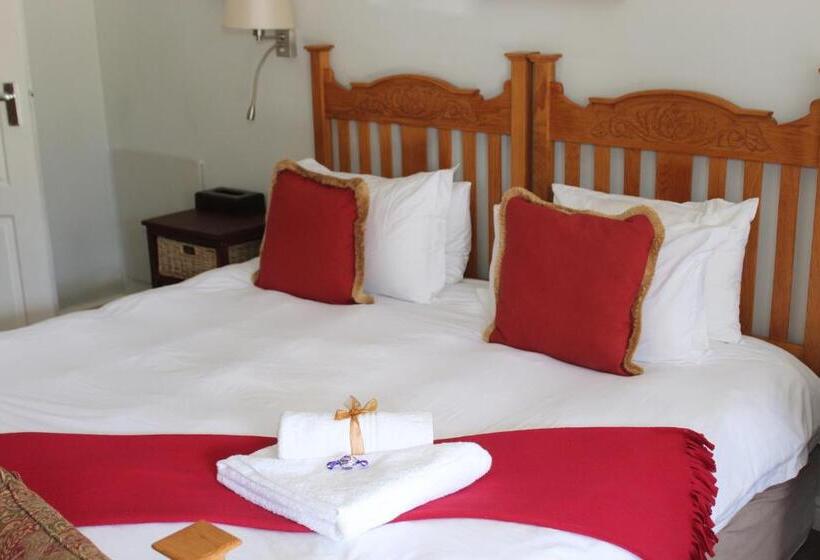 스탠다드 룸 주방구비, Sir Roys Guest House