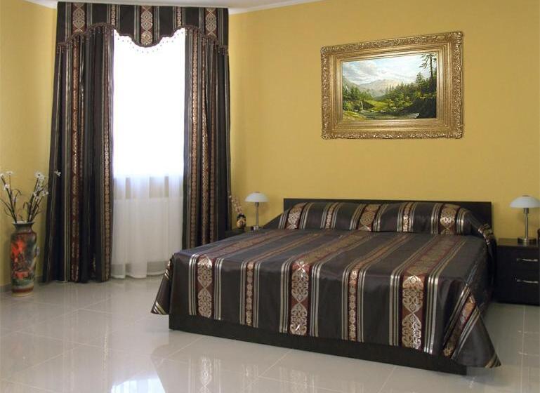 جناح جونيور, Maxima