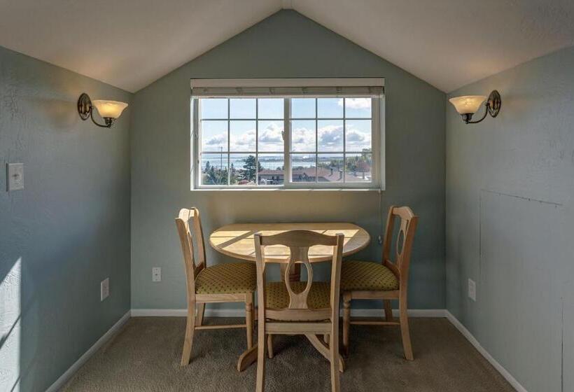 Люкс, Nantucket Inn  Anacortes