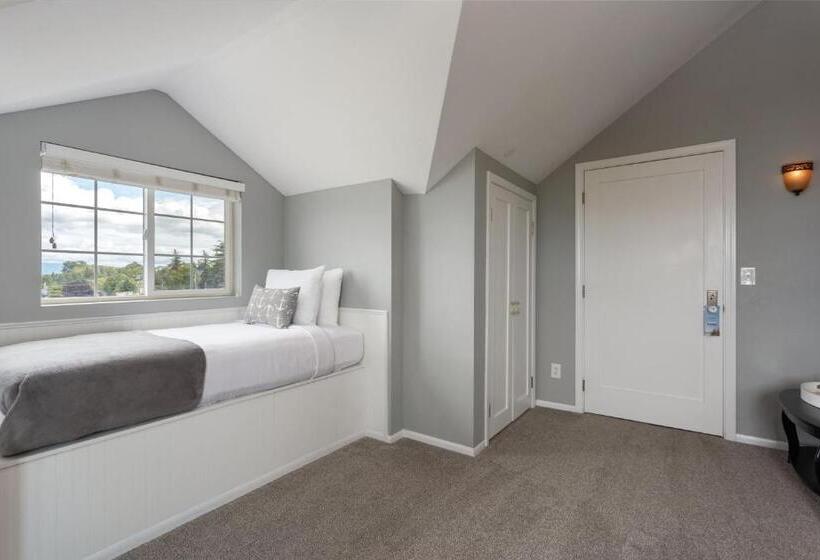 Трехместный Номер Deluxe с Видом, Nantucket Inn  Anacortes