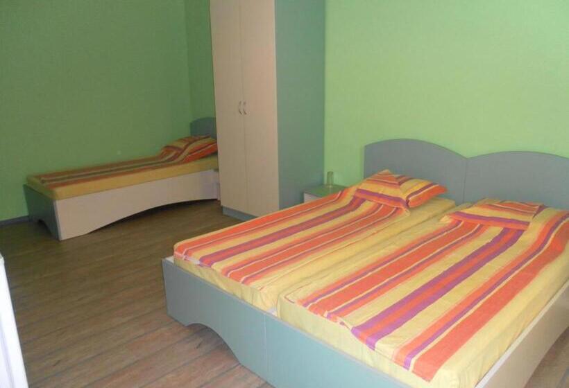 Трехместный Номер Стандарт Совместная Ванная, Villa Mari Guest Rooms