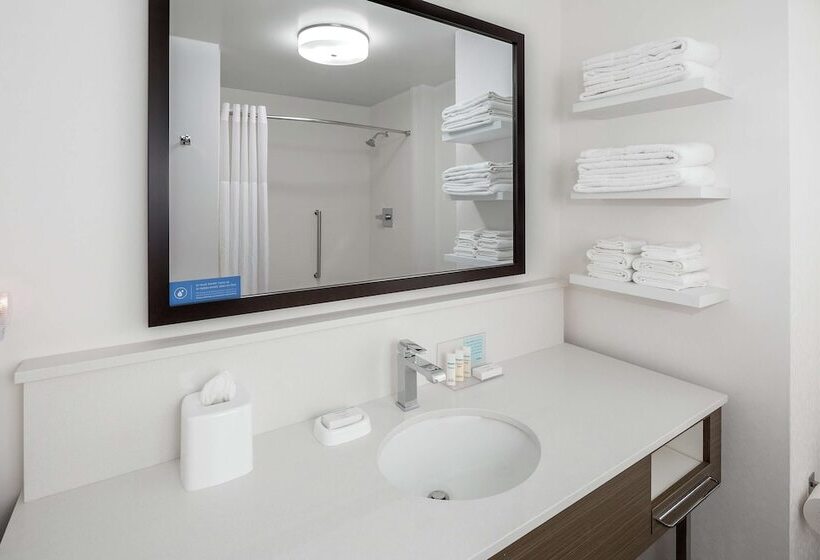 חדר סטנדרט שתי מיטות זוגיות,  hampton Inn & Suites San Diego Airport Liberty Station