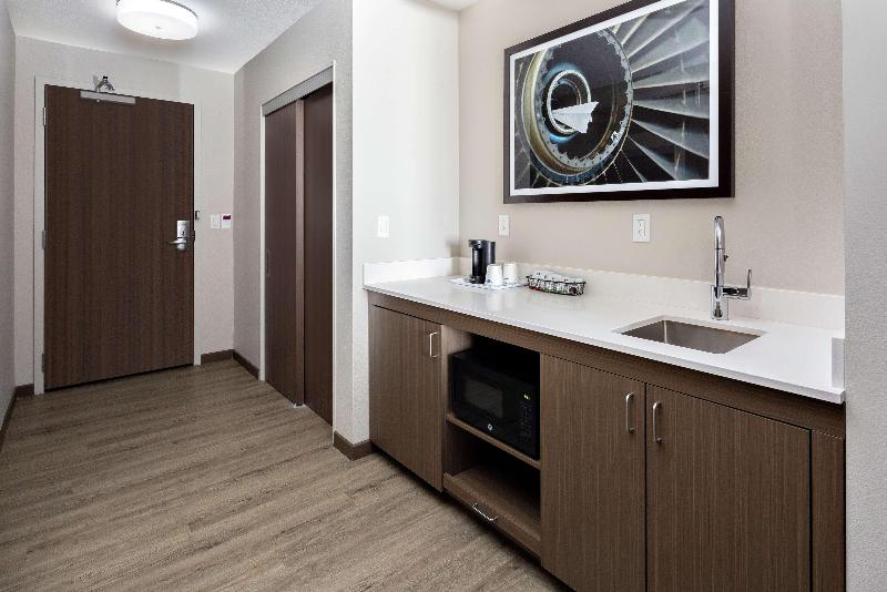 Suite Pat King,  hampton Inn & Suites San Diego Airport Liberty Station