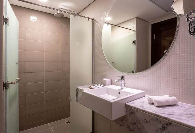 Номер Премиум Вид на Город, Leva Hotel And Suites, Opposite Downtown