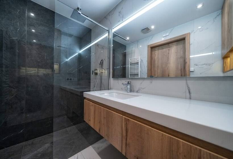 Апартаменты Deluxe 1 Спальня, Meta Apartments