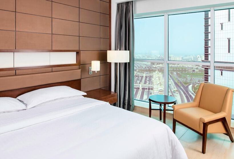 Номер Executive, Four Points By Sheraton Sharjah