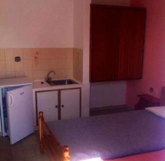 استودیوی استاندارد, Nitsa Rooms