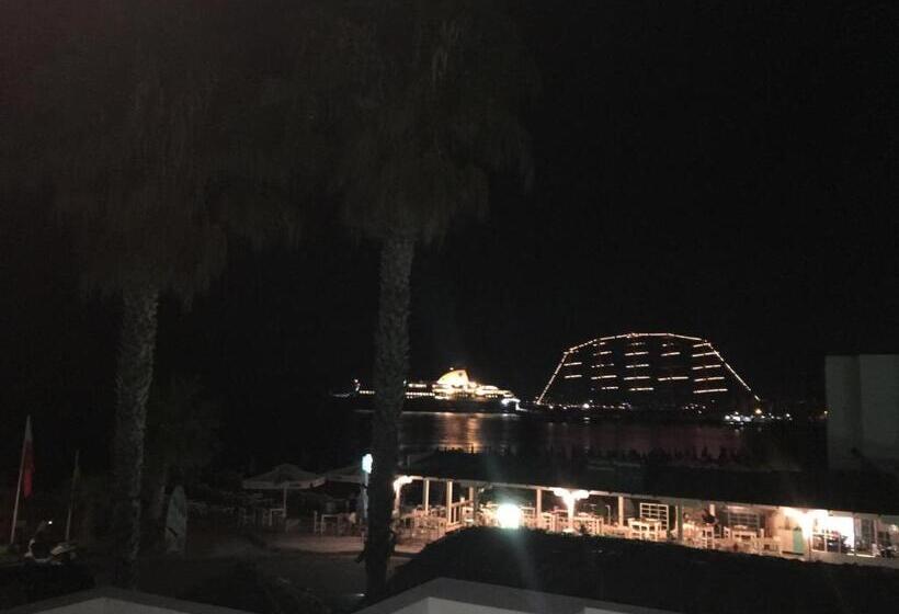 استودیوی استاندارد با چشمانداز دریا, Nitsa Rooms