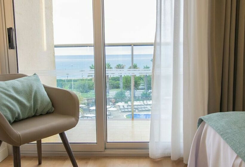 اتاق استاندارد سه تخته با چشم‌انداز استخر, Golden Taurus Aquapark Resort