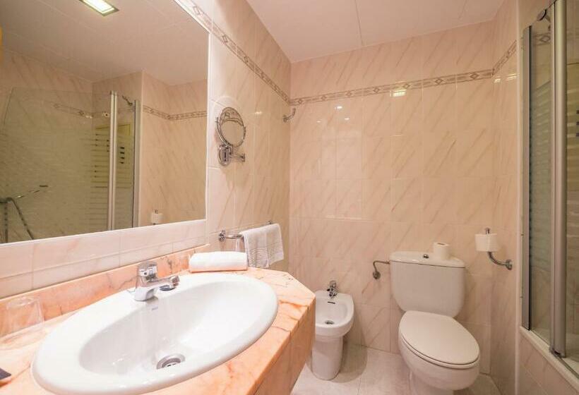 اتاق خانوادگی با چشم‌انداز دریا, Golden Taurus Aquapark Resort