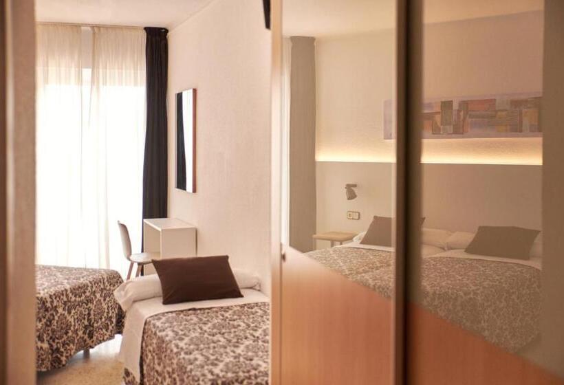 Quarto Triplo Standard com Balcão, Miami