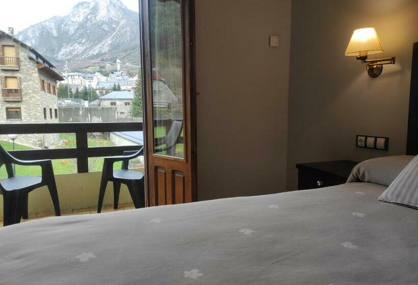 Номер Superior с Балконом, Snö Hotel Bielsa