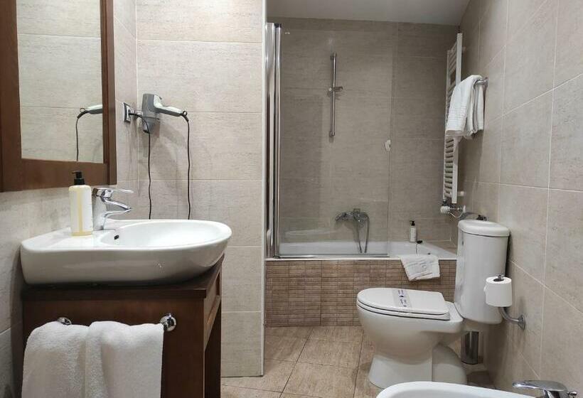 Номер Superior с Балконом, Snö Hotel Bielsa
