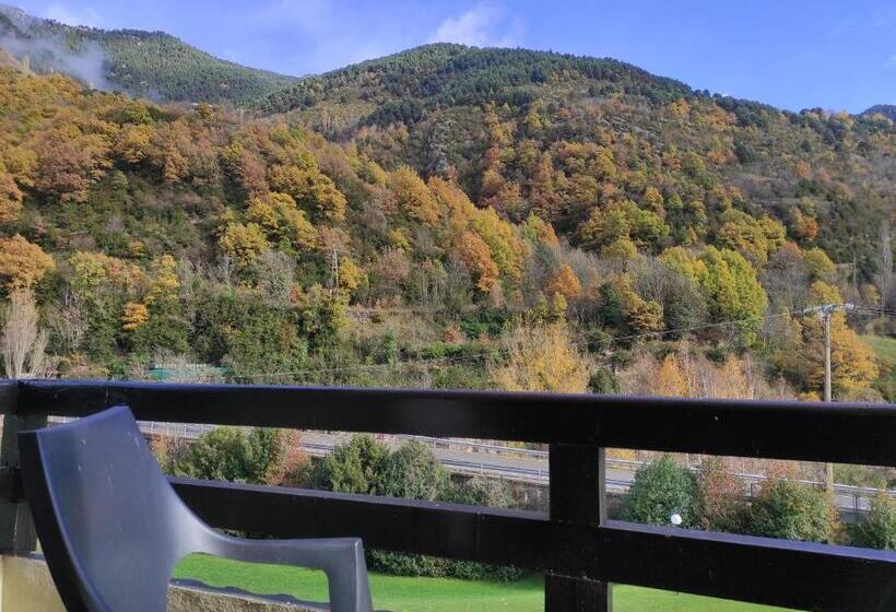 Номер Стандарт с Балконом, Snö Hotel Bielsa