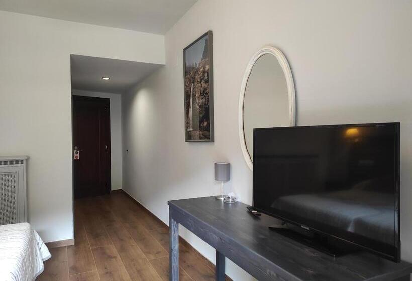 Номер Стандарт Индивидуальный с Балконом, Snö Hotel Bielsa