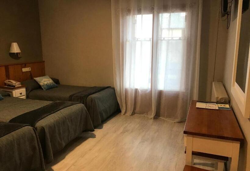 Трехместный Номер Стандарт с Балконом, Casa Morlans 3000