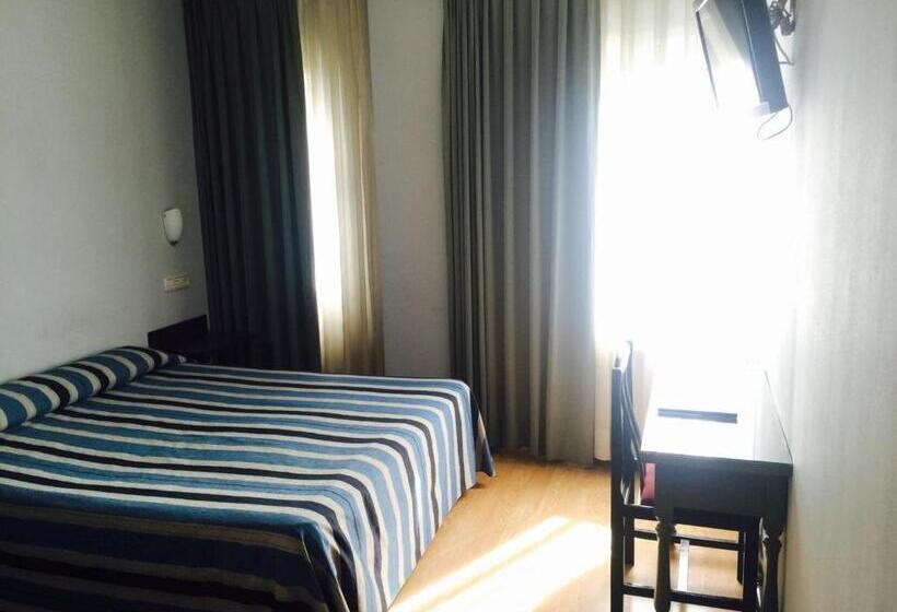 Quarto standart individual, Madrid Rio