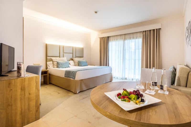 اتاق استاندارد سه نفره, Ele Enara Boutique