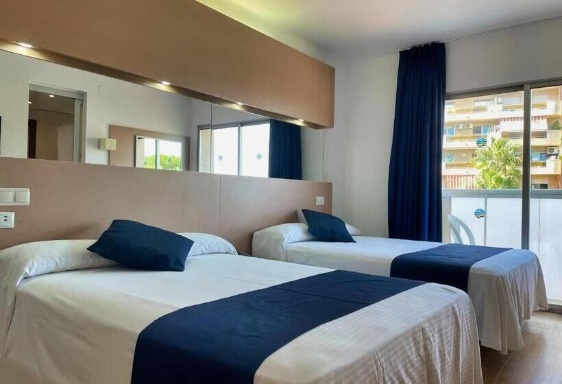 Chambre Familiale Vue Piscine, Villamarina Club