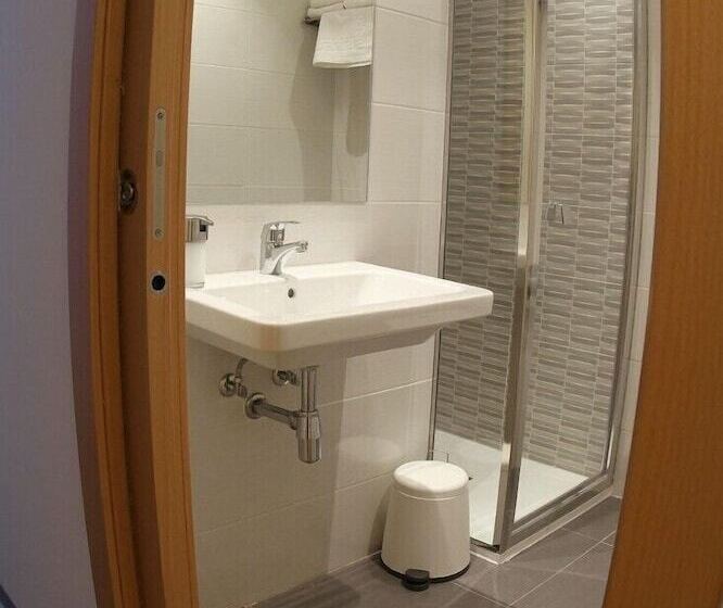 اتاق استاندارد, Hostal Mónaco