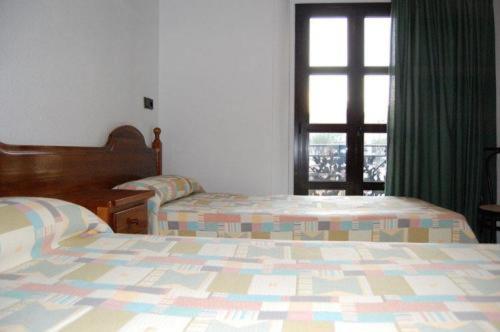 스탠다드 트리플 룸, Hostal Noria