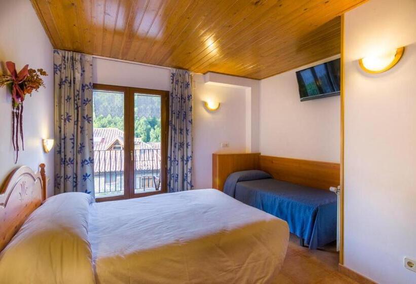 Трехместный Номер Superior, Hostal Cal Mestre