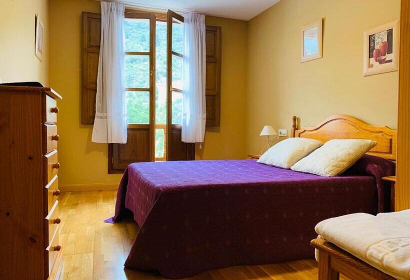 家庭间, Hostal La Serna