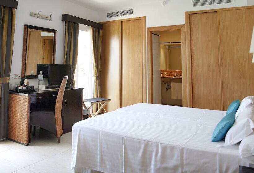 Полулюкс Вид на Море, Apartamentos Cala Santanyi