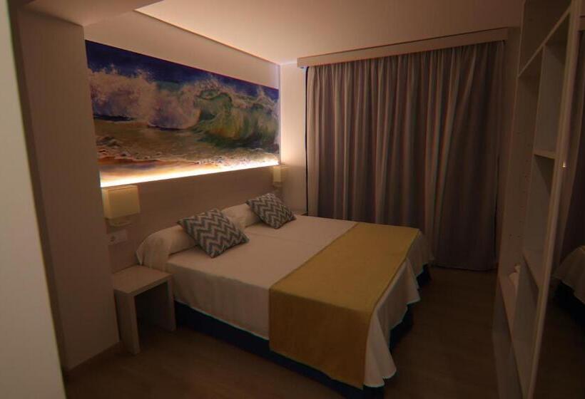 Номер Стандарт с Балконом, Hostal Cala Ratjada