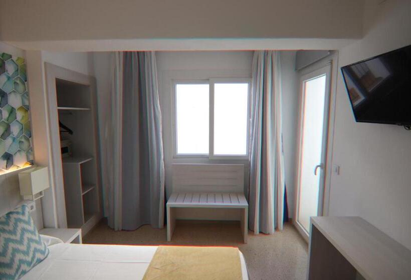 Номер Стандарт с Балконом, Hostal Cala Ratjada