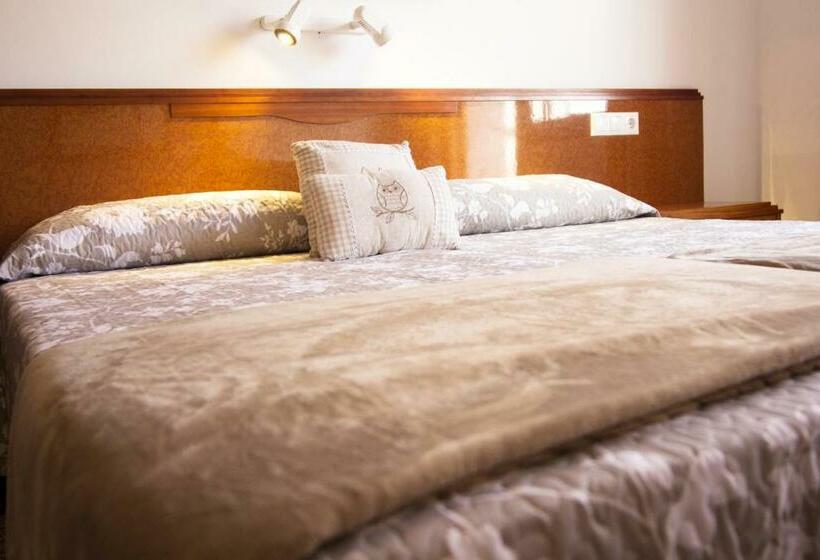 Номер Стандарт с Балконом, Hostal Ca'n Pep