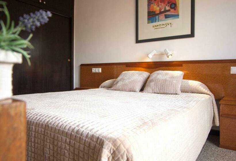 Номер Стандарт с Балконом, Hostal Ca'n Pep