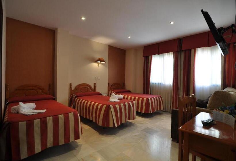 اتاق استاندارد سه نفره, Hostal La Fuente