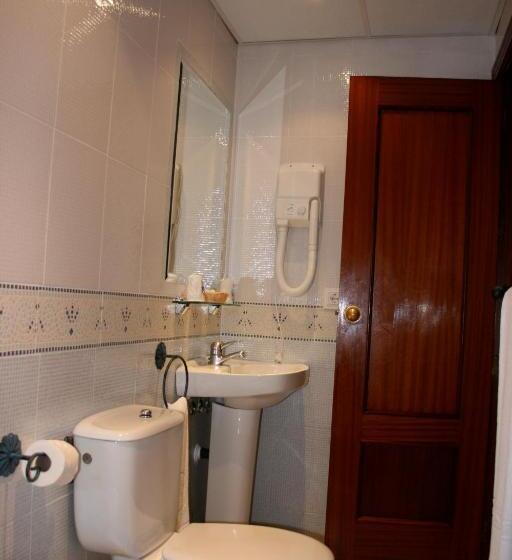 اتاق استاندارد چهار تخته, Hostal La Fuente