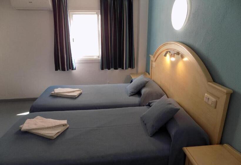스탠다드 트리플 룸, Hostal Villa Maruja