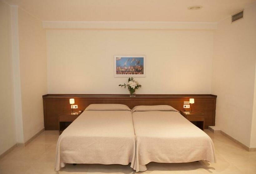 ２ベッドルームアパートメント, Lloyds Beach Club