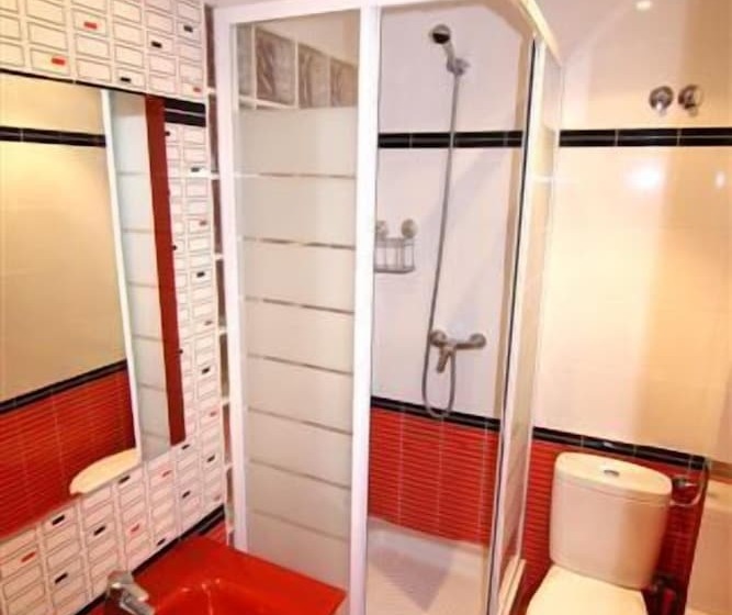 Quarto Basic, Hostal Abril Madrid