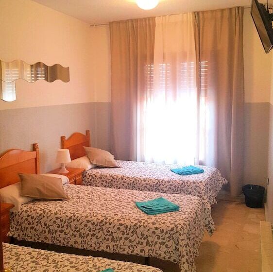 Трехместный Номер Стандарт Совместная Ванная, Hostal El Peine