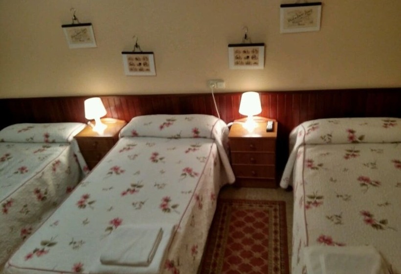 Номер Стандарт Трехместный, Hostal Mayo