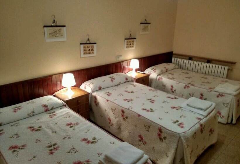 Номер Стандарт Трехместный, Hostal Mayo