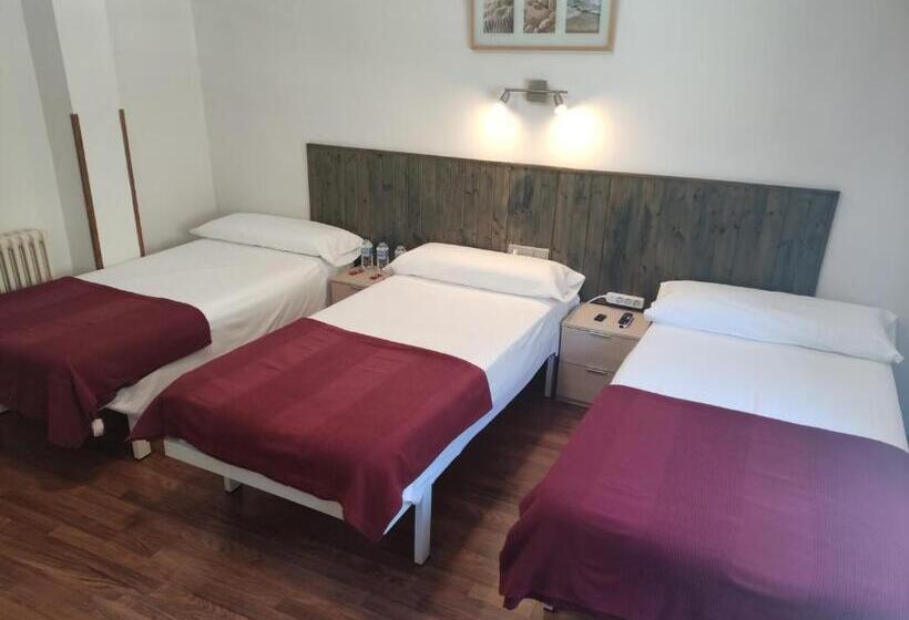 Номер Стандарт Трехместный, Hostal Cruce