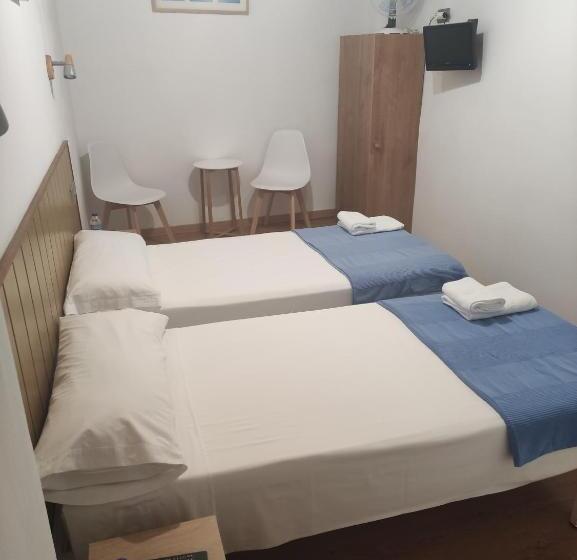 经济房, Hostal Cruce