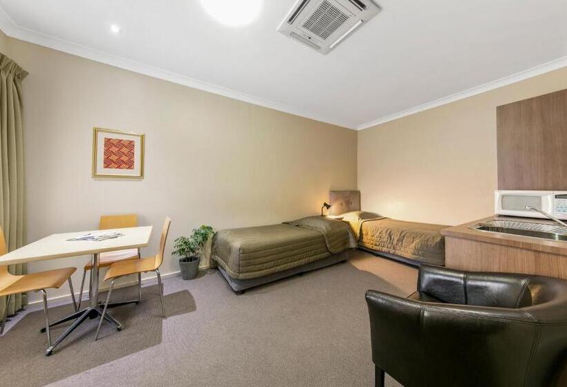 家庭间, Cessnock Motel