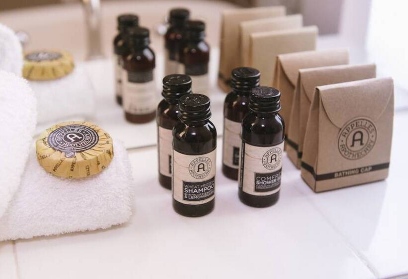 Семейный Номер, Hadley S Orient
