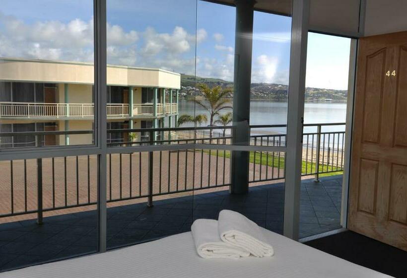 디럭스 룸, Hilton Beachfront Motel